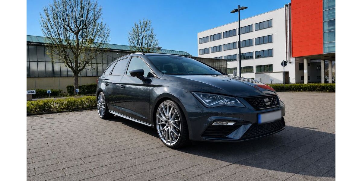 Seat Leon 49.600 km 22.700 &euro; Achern 77855