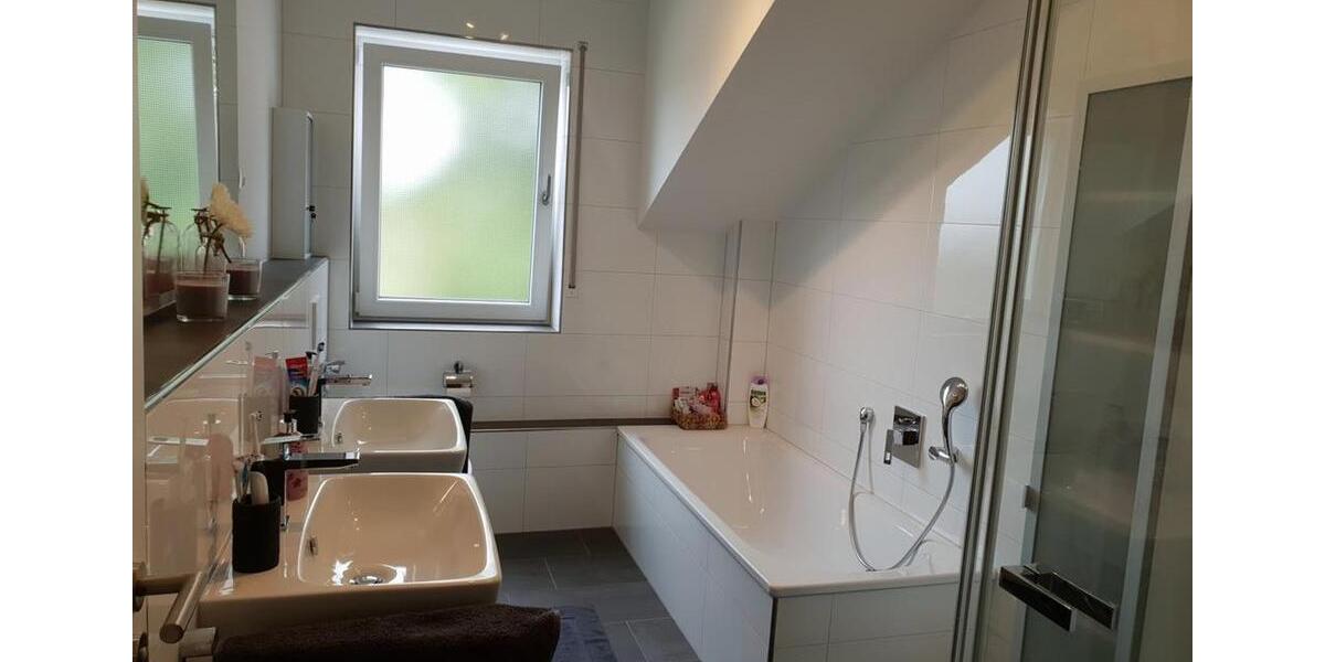 Etagenwohnung Baden-Baden Lichtental - 4 Zimmer, 91 m&sup2;, 1.140&euro; | Angebot:26443761