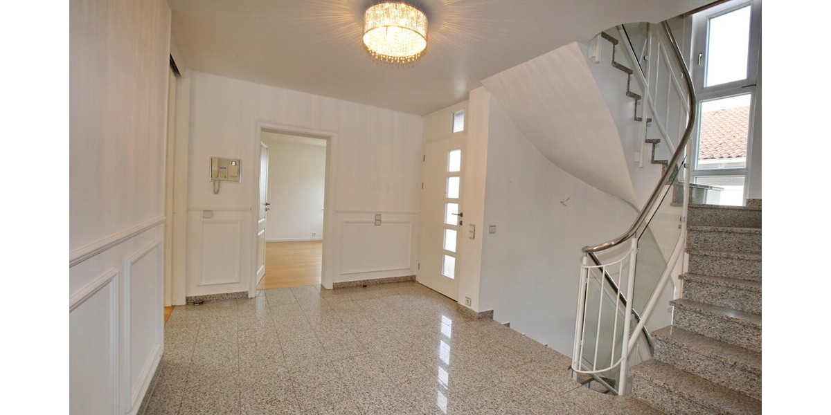 Exklusives Einfamilienhaus mit ELW in Traumlage - Zweifamilienhaus Sinzheim | Angebot:25419100