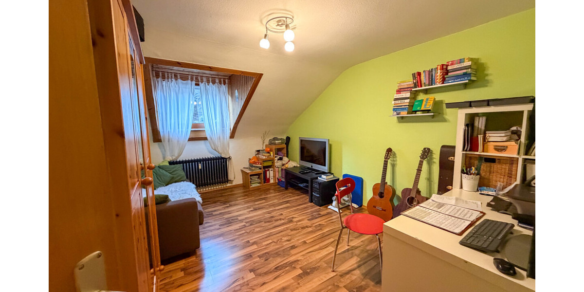 Ruhige 3-Zimmer-Dachgeschosswohnung mit Balkon & Carport – Kapitalanlage mit Potenzial - Dachgeschoßwohnung Bad Wildbad Calmbach | Angebot:26131450