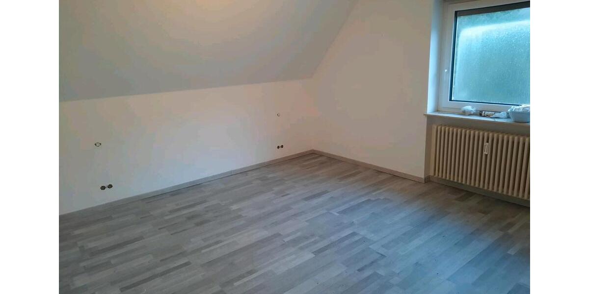 Etagenwohnung Bühl - 4 Zimmer, 110 m&sup2;, 900&euro; | Angebot:25713640