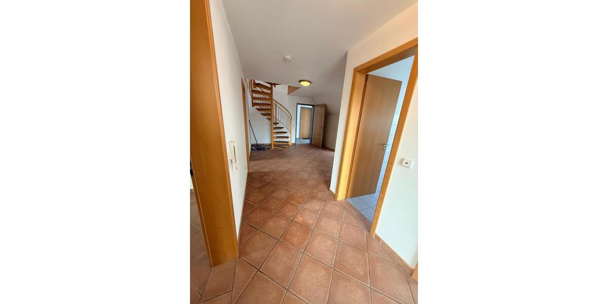 Dachgeschoßwohnung Gernsbach - 3 Zimmer, 122 m&sup2;, 1.350&euro; | Angebot:24373379