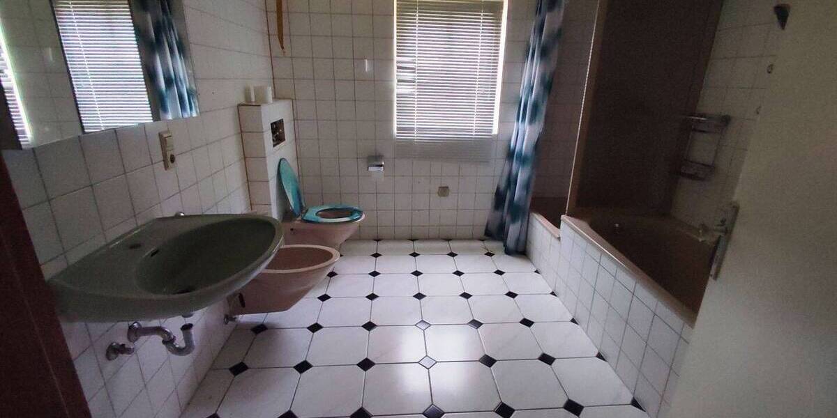 Mehrfamilienhaus, Wohnhaus Gernsbach Hilpertsau - 7 Zimmer, 156 m&sup2;, 179.000&euro; | Angebot:25748643