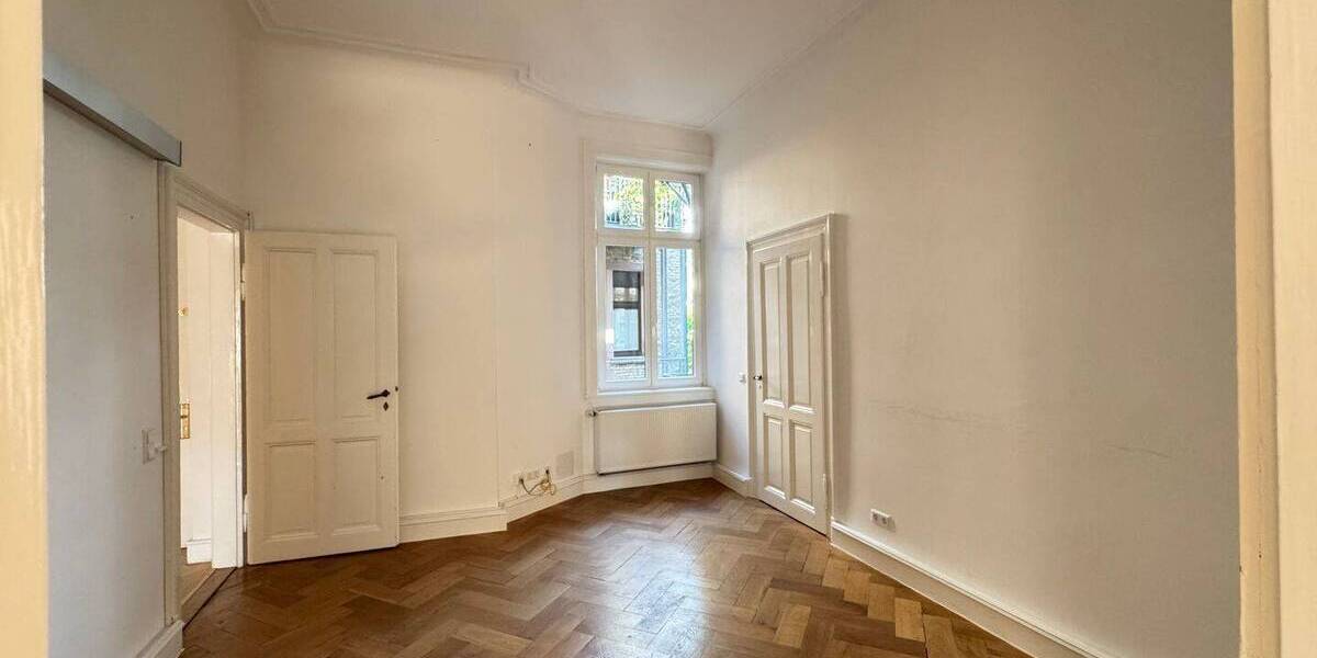 Gewerbeobjekt Baden-Baden Innenstadt - 8 Zimmer, 213 m&sup2;, 2.500&euro; | Angebot:25666700