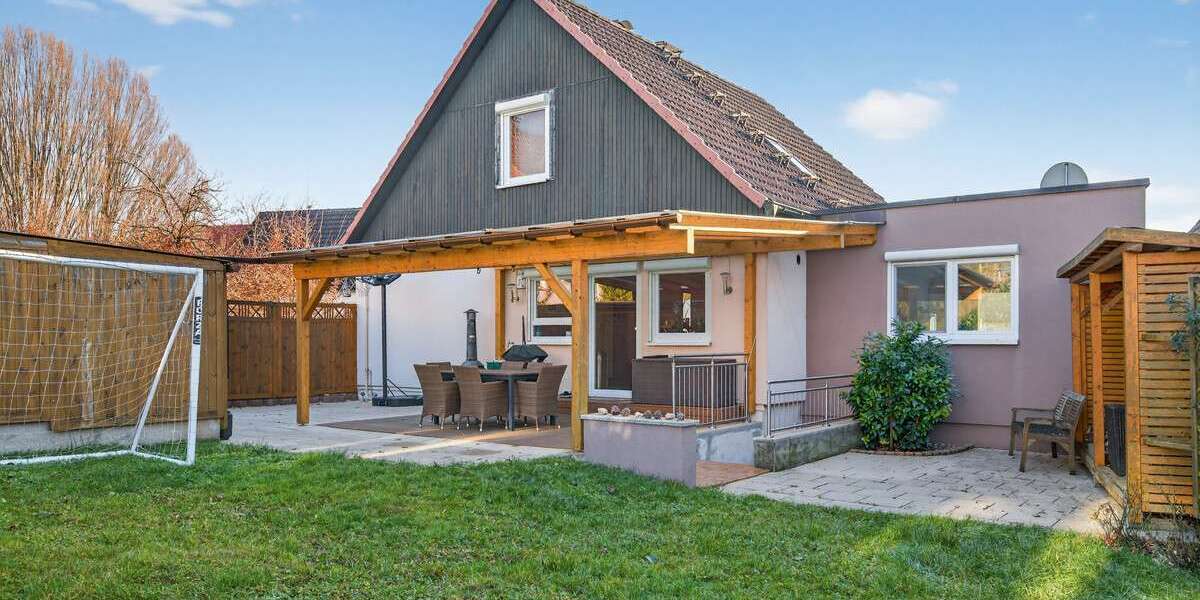 Einfamilienhaus Straubenhardt / Ottenhausen Ottenhausen - 5 Zimmer, 174 m&sup2;, 449.000&euro; | Angebot:24391812