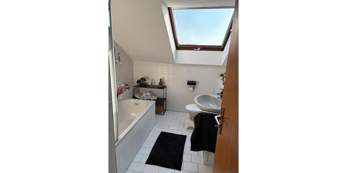 Dachgeschoßwohnung Sinzheim - 3 Zimmer, 85 m&sup2;, 780&euro; | Angebot:25992500