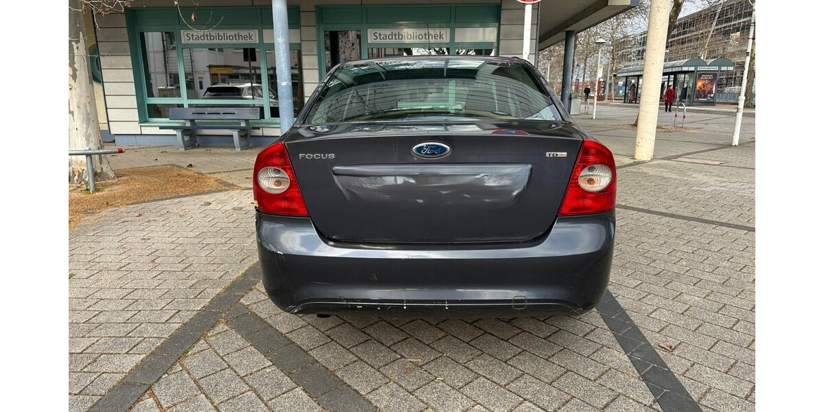 Ford Focus Stufenheck 245.000 km 2.000 &euro; Rheinstetten 76287