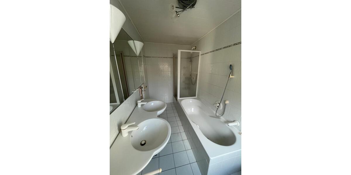 Erdgeschoßwohnung Baden-Baden Baden - 3 Zimmer, 110 m&sup2;, 1.250&euro; | Angebot:25298778