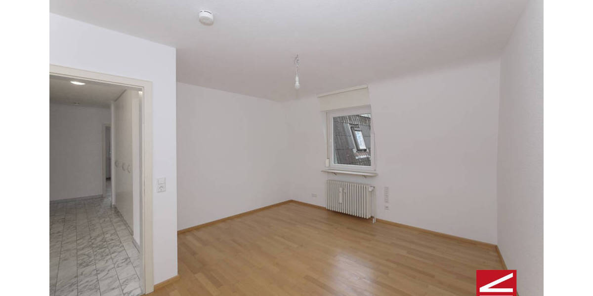 Etagenwohnung Baden-Baden Innenstadt - 4 Zimmer, 132 m&sup2;, 335.000&euro; | Angebot:25692846