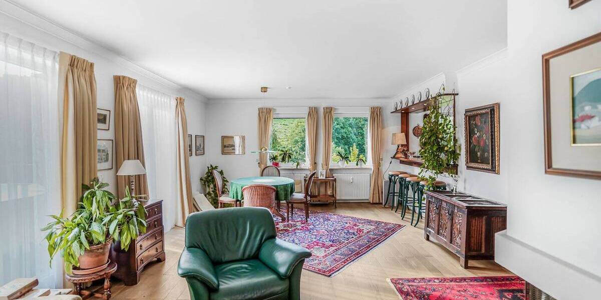 Etagenwohnung Baden-Baden Innenstadt - 6 Zimmer, 240 m&sup2;, 850.000&euro; | Angebot:25770029