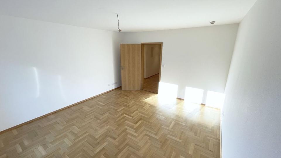 Hochparterre Höfen an der Enz - 5.5 Zimmer, 165 m&sup2;, 375.000&euro; | Angebot:24409933