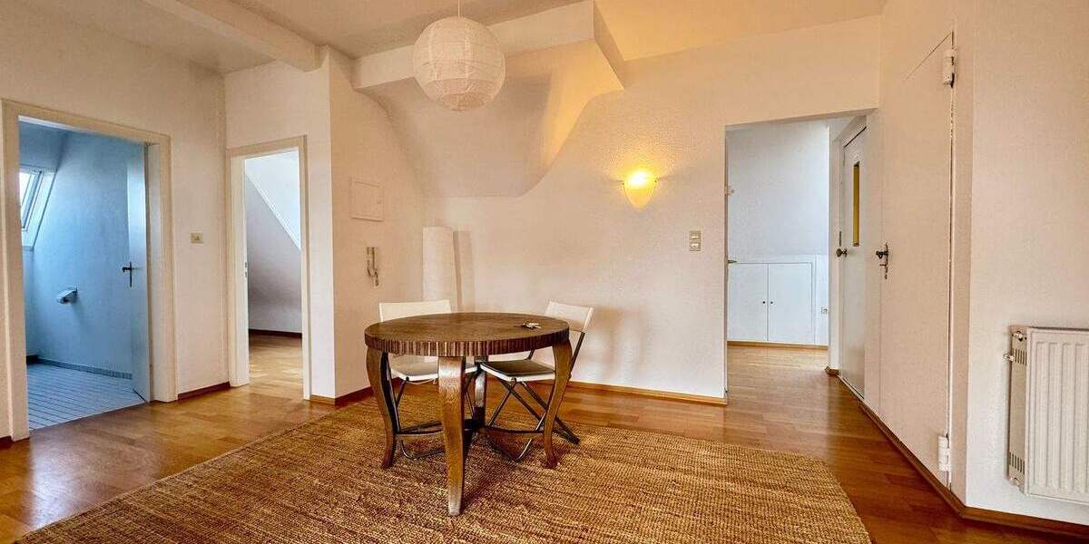 Etagenwohnung Baden-Baden Innenstadt - 4 Zimmer, 123 m&sup2;, 1.600&euro; | Angebot:25877332