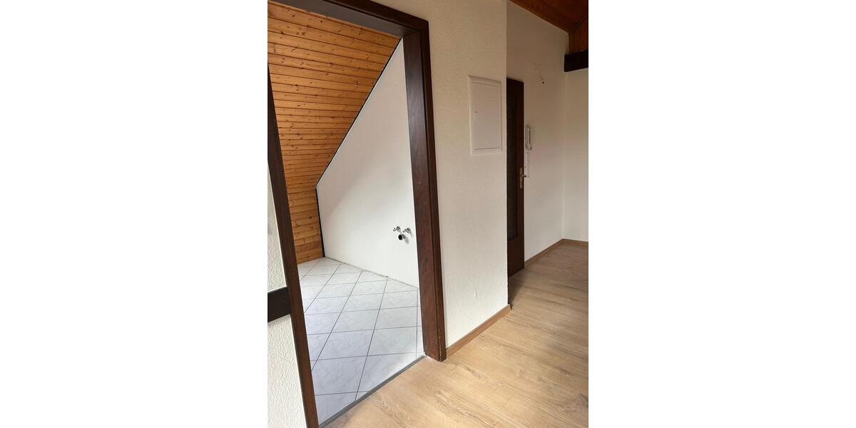 Dachgeschoßwohnung Ottersweier - 2 Zimmer, 72 m&sup2;, 850&euro; | Angebot:25870573