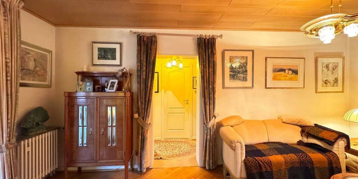 Einfamilienhaus Baden-Baden Innenstadt - 8 Zimmer, 200 m&sup2;, 675.000&euro; | Angebot:25674406