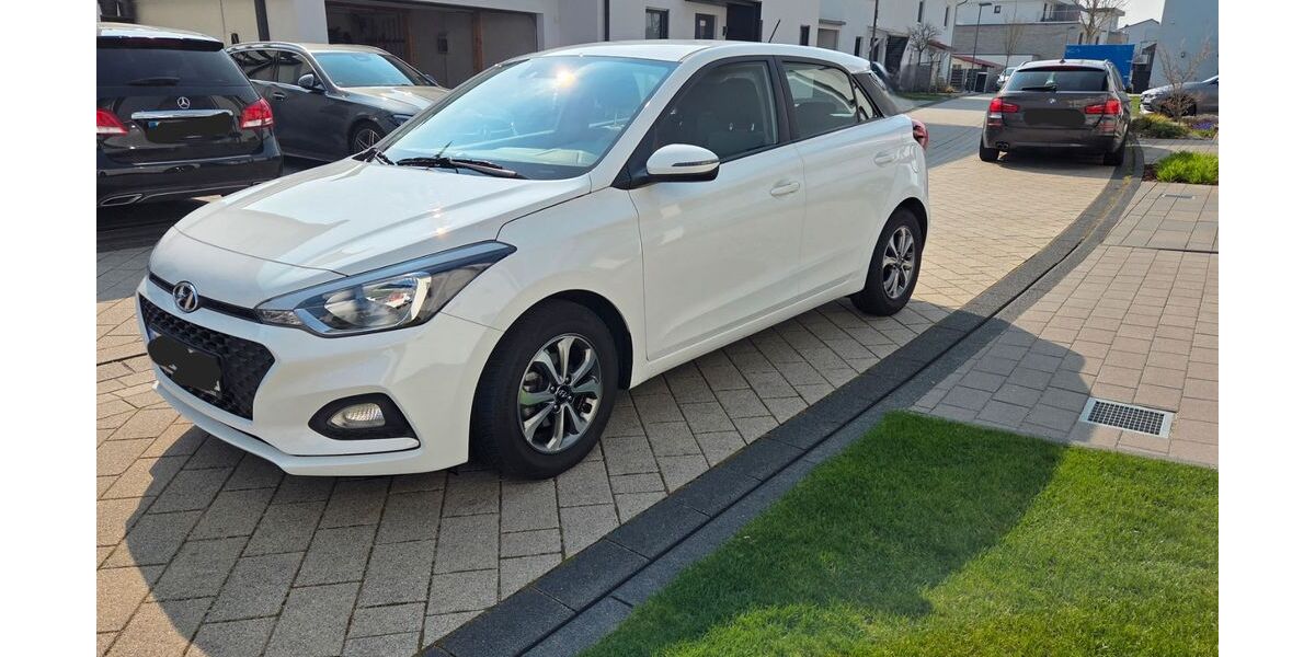 Hyundai i20 53.000 km 10.500 &euro; Ötigheim 76470