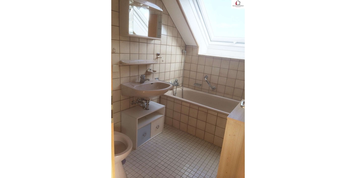 °°° MODERNE DACHGESCHOSSWOHNUNG MIT TERRASSE, TGL-BAD, EINBAUKÜCHE UND TIEFGARAGE °°° - Dachgeschoßwohnung Karlsbad | Angebot:22191116