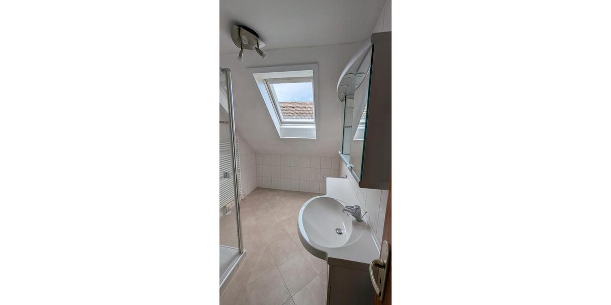 Dachgeschoßwohnung Iffezheim - 3 Zimmer, 86 m&sup2;, 860&euro; | Angebot:25995005