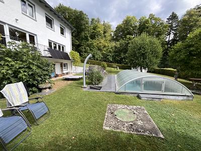 TRAUMHAFTER BLICK IN SÜDHANGLAGE MIT GARTEN - Mehrfamilienhaus, Wohnhaus Neuenbürg | Angebot:25893139