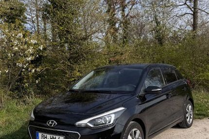 Hyundai i20 90.000 km 8.500 &euro; Muggensturm 76461