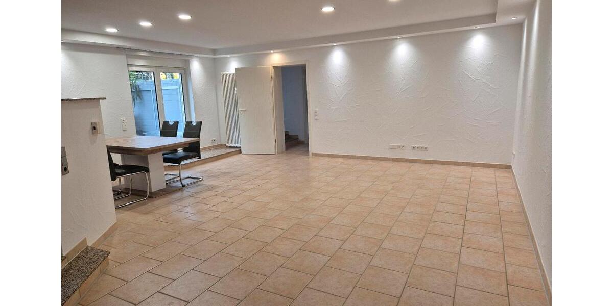 Etagenwohnung Berg (Pfalz) - 4 Zimmer, 120 m&sup2;, 1.500&euro; | Angebot:25546922