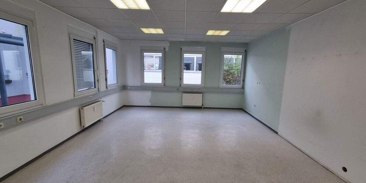 Gewerbeobjekt Karlsbad Langensteinbach - 4 Zimmer, 120 m&sup2;, 900&euro; | Angebot:25703449