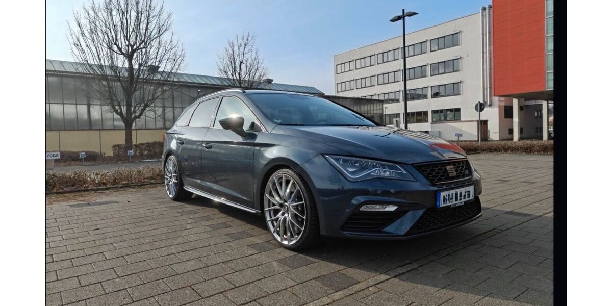 Seat Leon 48.600 km 24.500 &euro; Achern 77855