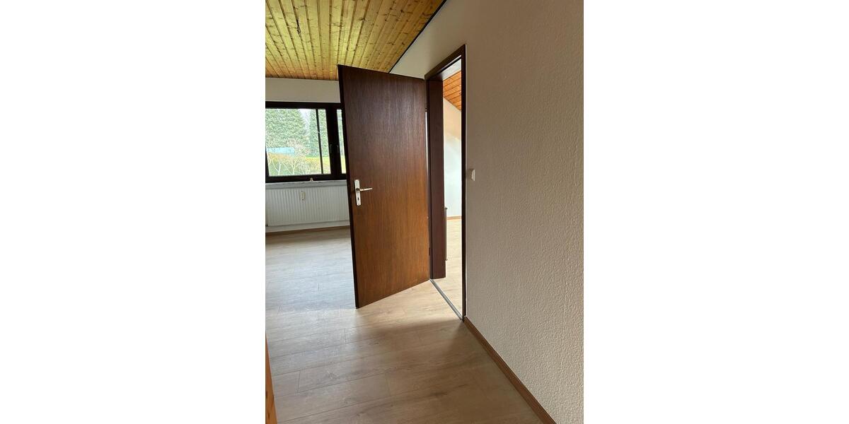 Dachgeschoßwohnung Ottersweier - 2 Zimmer, 72 m&sup2;, 850&euro; | Angebot:25870573