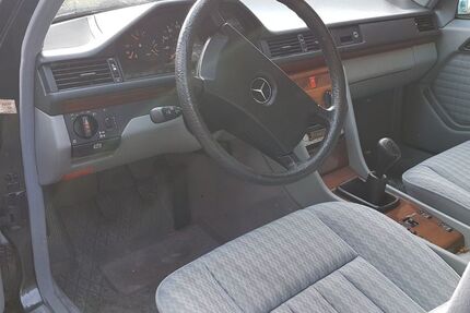 Mercedes-Benz 200 90.000 km 9.999 &euro; G 76593