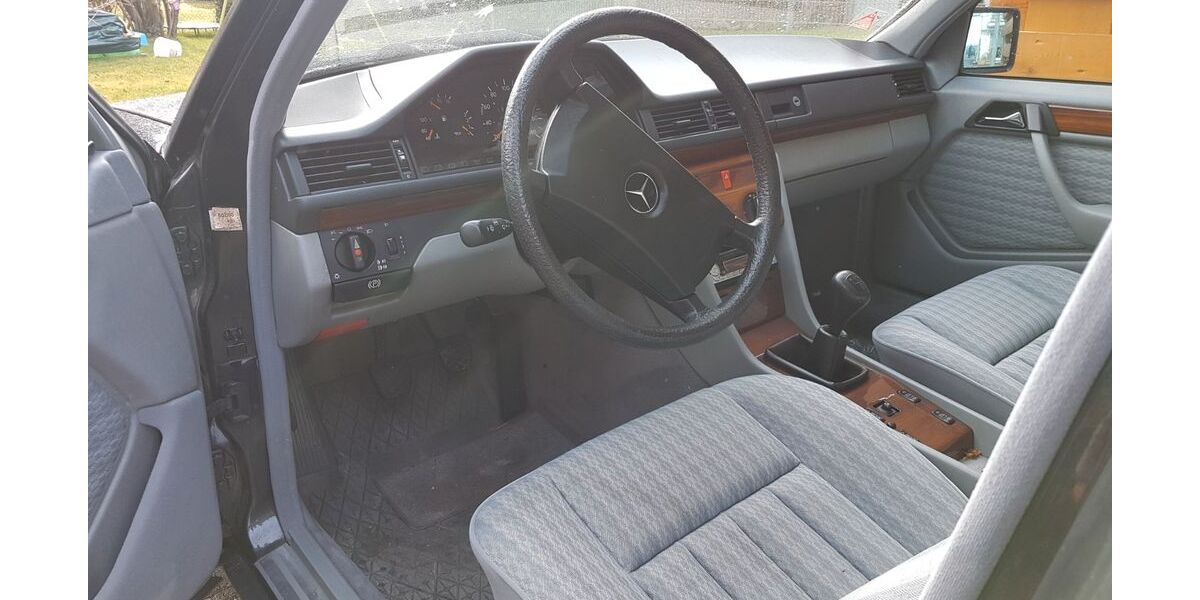 Mercedes-Benz 200 90.000 km 9.999 &euro; G 76593