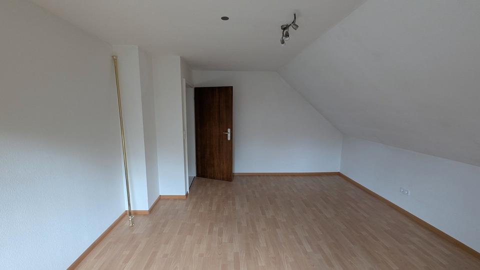 Dachgeschoßwohnung Iffezheim - 3 Zimmer, 86 m&sup2;, 860&euro; | Angebot:25995005