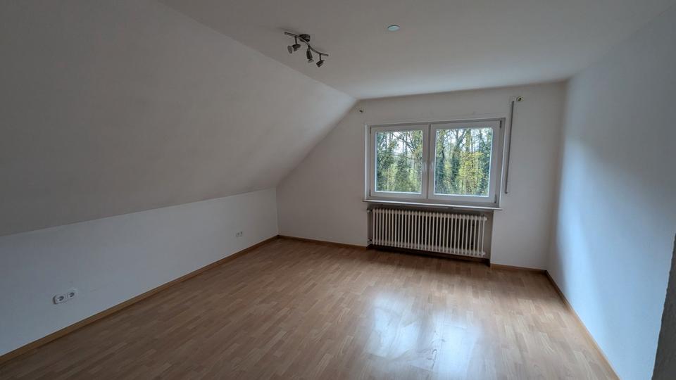 Dachgeschoßwohnung Iffezheim - 3 Zimmer, 86 m&sup2;, 860&euro; | Angebot:25995005