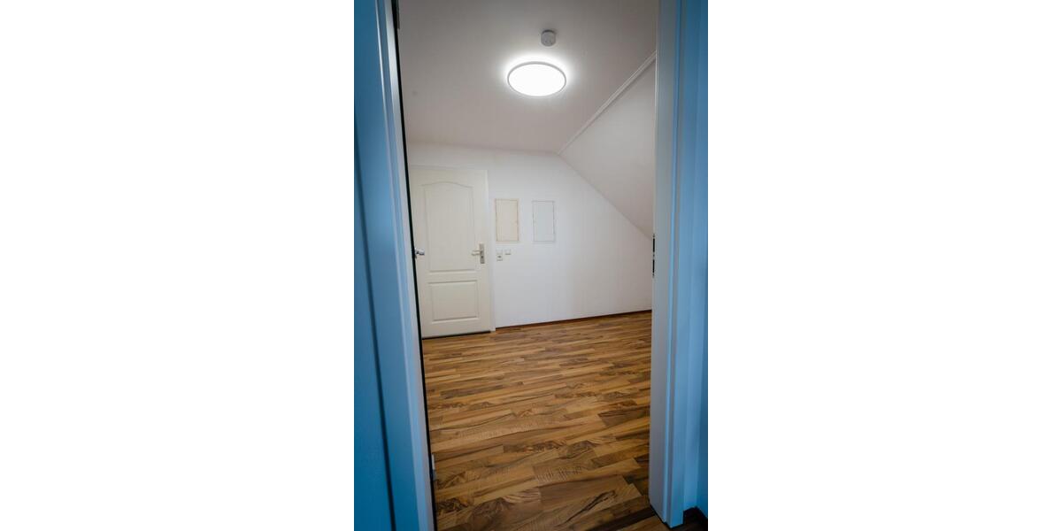 Dachgeschoßwohnung Straubenhardt - 2.5 Zimmer, 65 m&sup2;, 165.000&euro; | Angebot:25877711