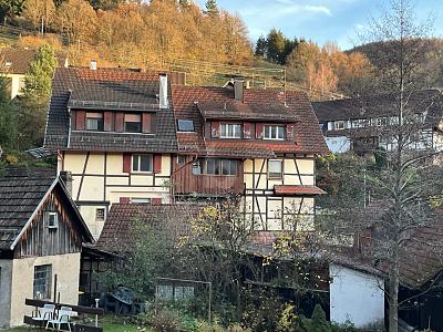 WOHNEN WIE IM URLAUB MIT HERRLICHEM BLICK - Mehrfamilienhaus, Wohnhaus Gernsbach | Angebot:26617578