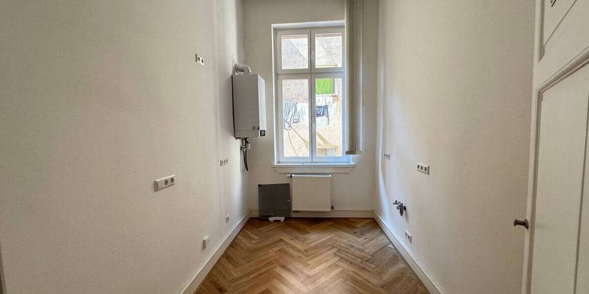 Gewerbeobjekt Baden-Baden Innenstadt - 8 Zimmer, 213 m&sup2;, 2.500&euro; | Angebot:25666700