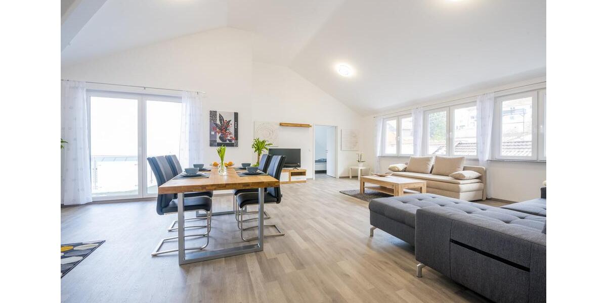 Dachgeschoßwohnung Baden-Baden Baden - 3 Zimmer, 140 m&sup2;, 2.600&euro; | Angebot:22138484