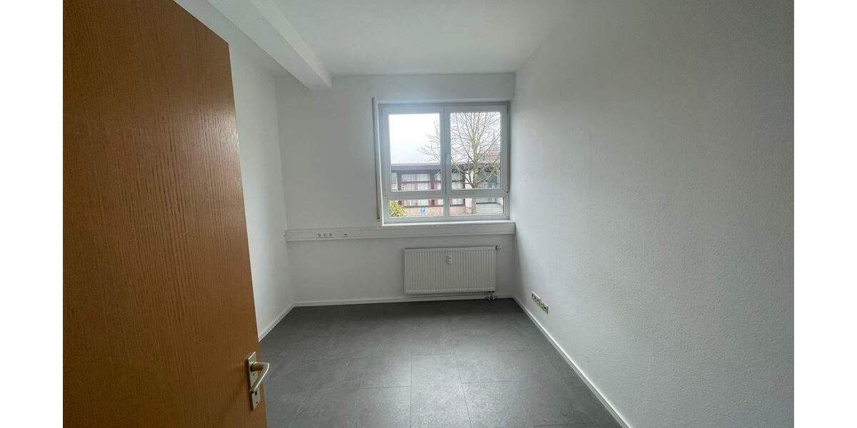 Gewerbeobjekt Steinmauern - 4 Zimmer, 120 m&sup2;, 950&euro; | Angebot:25743491