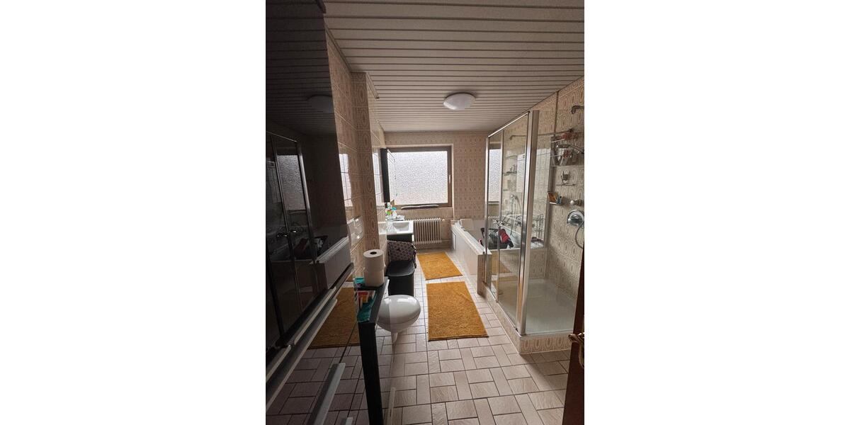 Maisonettenwohnung Waldbronn - 8 Zimmer, 273 m&sup2;, 1.700&euro; | Angebot:25436785