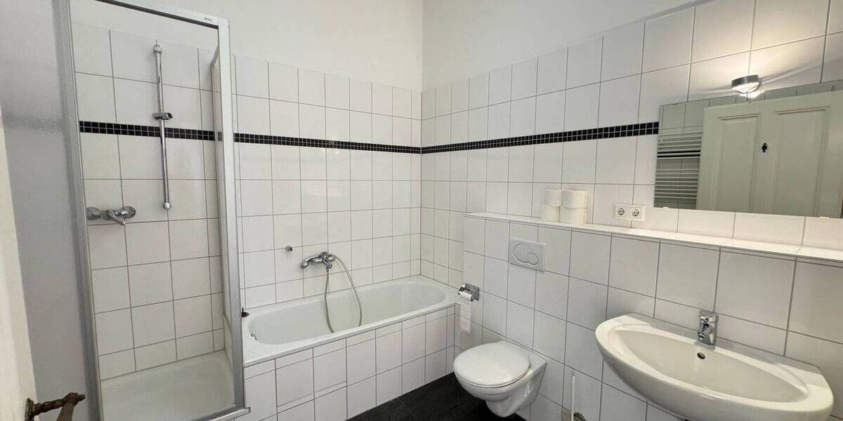 Gewerbeobjekt Baden-Baden Innenstadt - 8 Zimmer, 213 m&sup2;, 2.500&euro; | Angebot:25666700