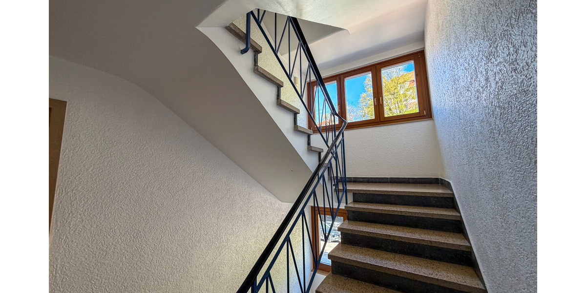 Wohnen wie im eigenen Haus – großzügige 6,5-Zimmer-Wohnung in zentraler Lage - Etagenwohnung Höfen an der Enz Höfen (Enz) | Angebot:27278658