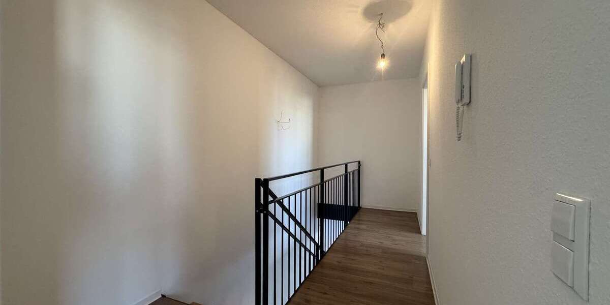 Modernes Reihenendhaus mit Wohn- und Gewerbeanteil + Garten, Garage & 3 Stellplätzen in Rheinstetten - Wohn- & Geschäftshaus Rheinstetten | Angebot:20367494