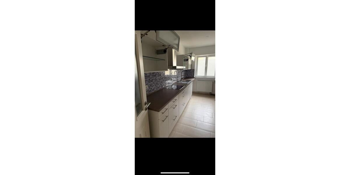 Etagenwohnung Baden-Baden Baden - 4 Zimmer, 135 m&sup2;, 1.200&euro; | Angebot:25654076