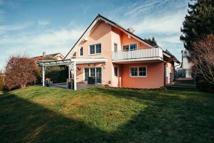 Haus Straubenhardt - 9 Zimmer, 252 m&sup2;, 925.000&euro; | Angebot:25051400