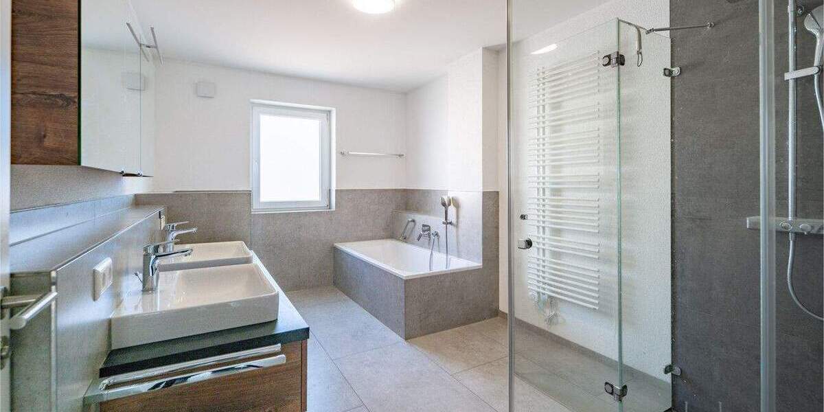 Doppelhaushälfte Gernsbach - 5 Zimmer, 157 m&sup2;, 2.000&euro; | Angebot:25702797