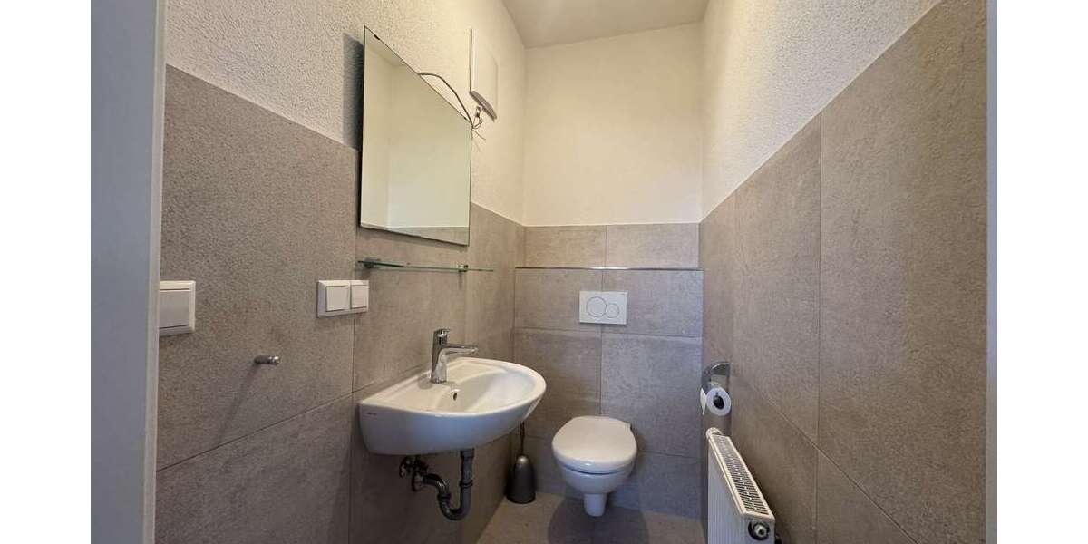 Modernes Reihenendhaus mit Wohn- und Gewerbeanteil + Garten, Garage & 3 Stellplätzen in Rheinstetten - Reihenendhaus Rheinstetten | Angebot:19845441