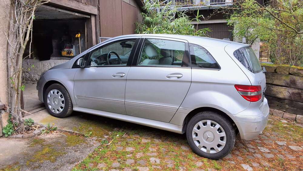 Mercedes-Benz 200 28.540 km 10.200 &euro; Ettlingen - Schluttenbach 76275