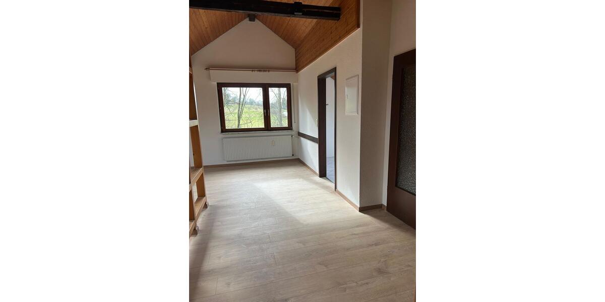 Dachgeschoßwohnung Ottersweier - 2 Zimmer, 72 m&sup2;, 850&euro; | Angebot:25870573