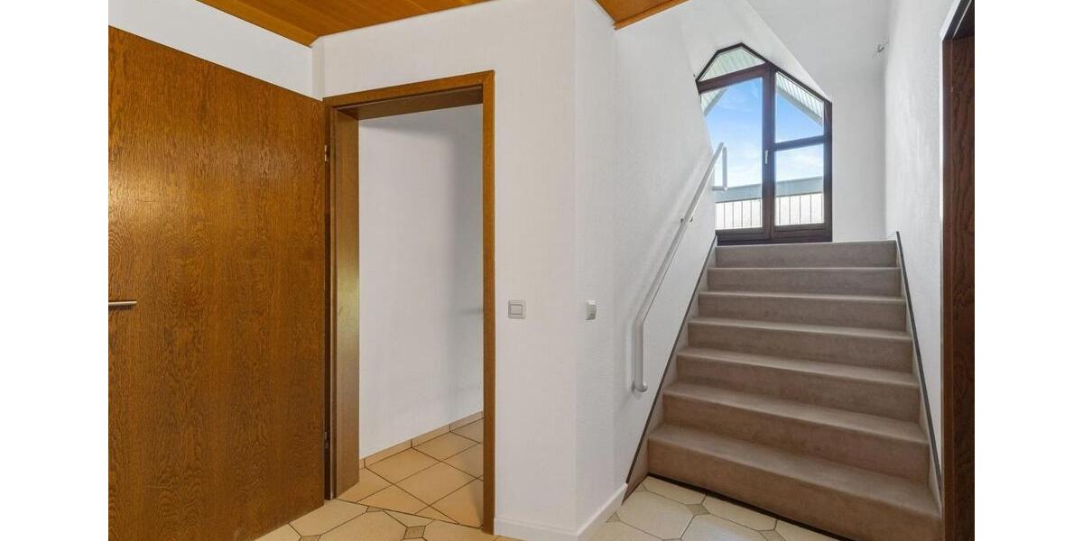 Etagenwohnung Sinzheim - 6 Zimmer, 197 m&sup2;, 1.900&euro; | Angebot:24836833