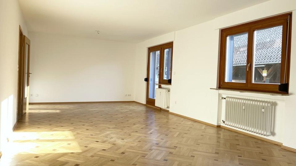 Hochparterre Höfen an der Enz - 5.5 Zimmer, 165 m&sup2;, 375.000&euro; | Angebot:24409933