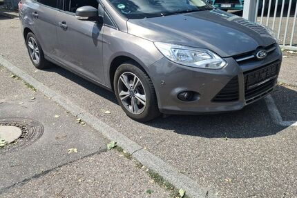 Ford Focus 126.000 km 2.999 &euro; Baden-Württemberg - Sachsenheim 74343