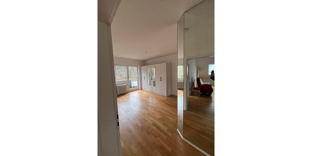 Dachgeschoßwohnung Baden-Baden Baden - 2.5 Zimmer, 70 m&sup2;, 1.300&euro; | Angebot:25760610
